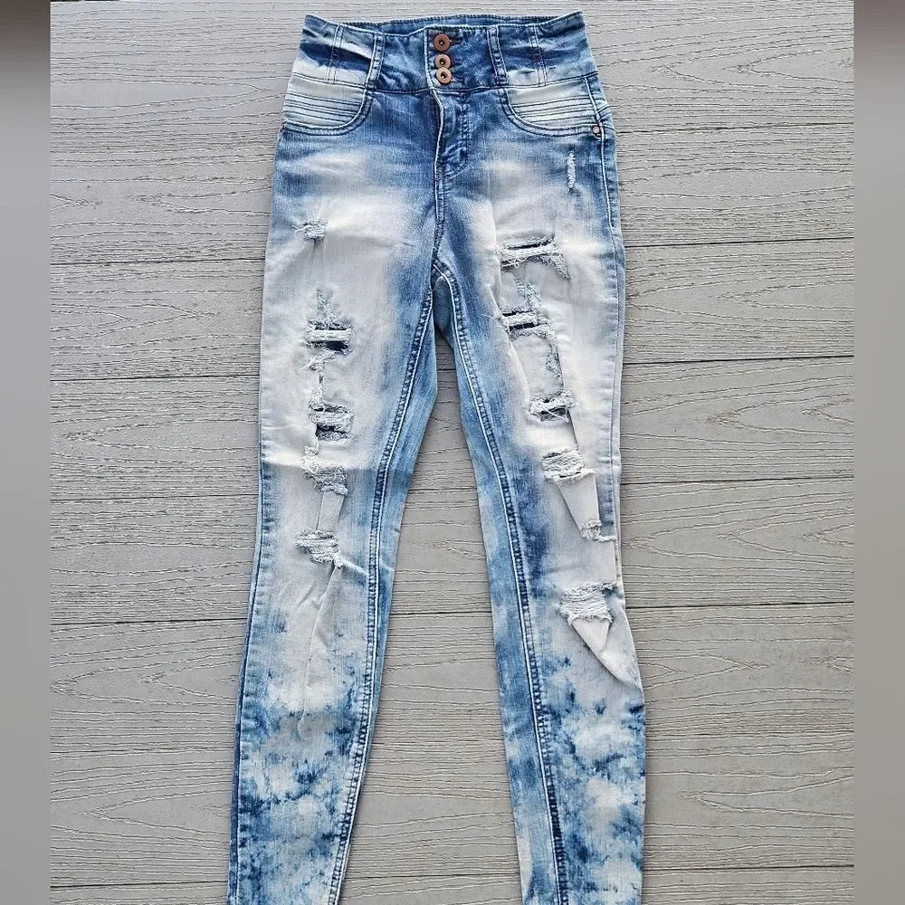NOBO No Boundaries High Rise Sculpting Skinny Jean Distressed new no tags Size 3
